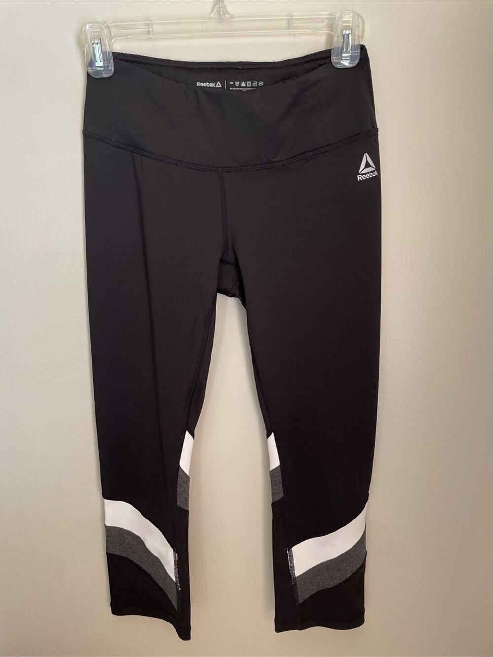Reebok Women’s workout black capris #565 XS